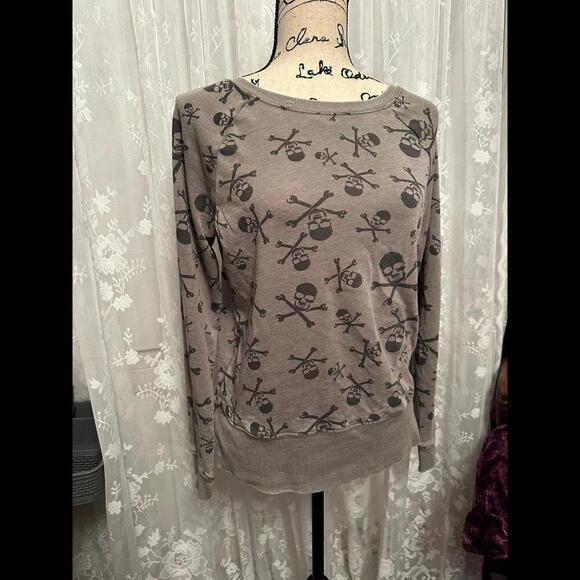 Cozy Thin Skull Sweater - Unique Style, Good Condition - Picture 1 of 3